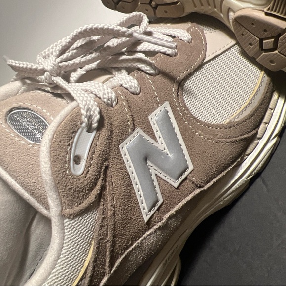 Size 10 - New Balance 2002R Low Driftwood - Picture 11 of 11